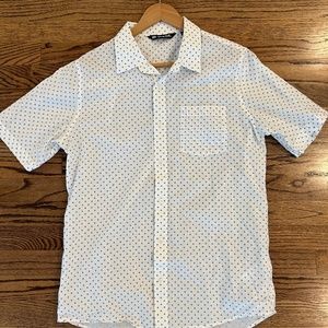 Travis Mathew short sleeve button up Size M